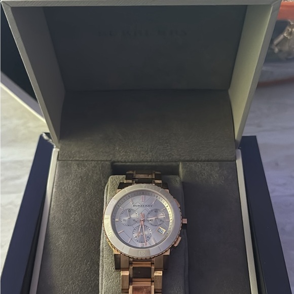 Burberry watch - Picture 1 of 2